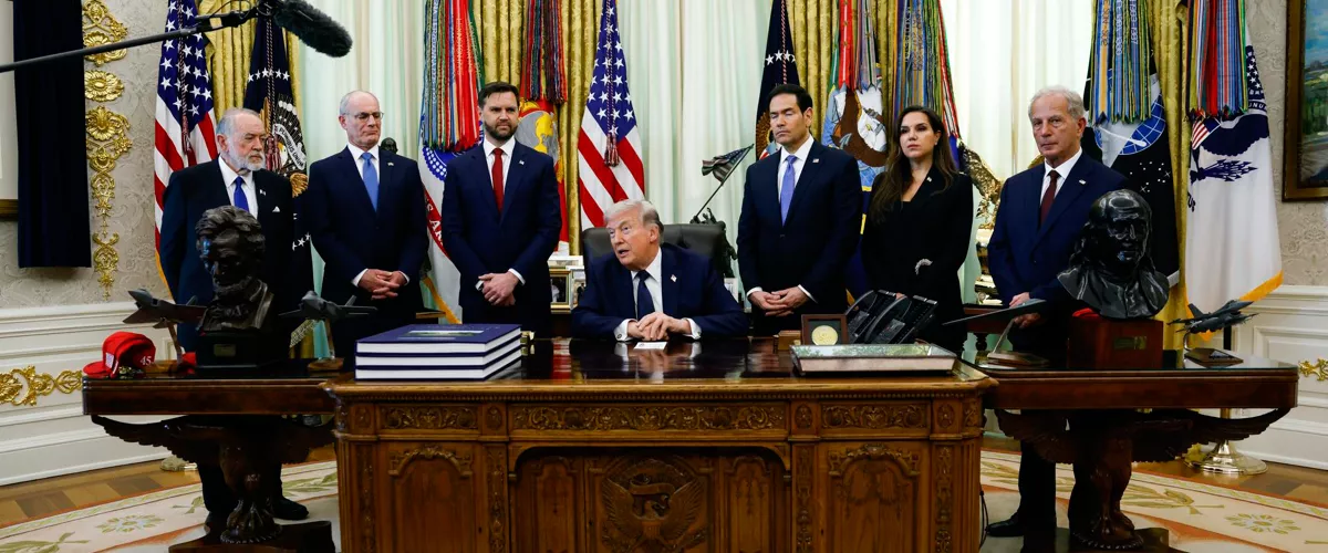 Donald Trump y delegaciones de Israel y Libano en la Casa Blanca