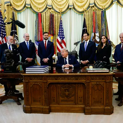 Donald Trump y delegaciones de Israel y Libano en la Casa Blanca