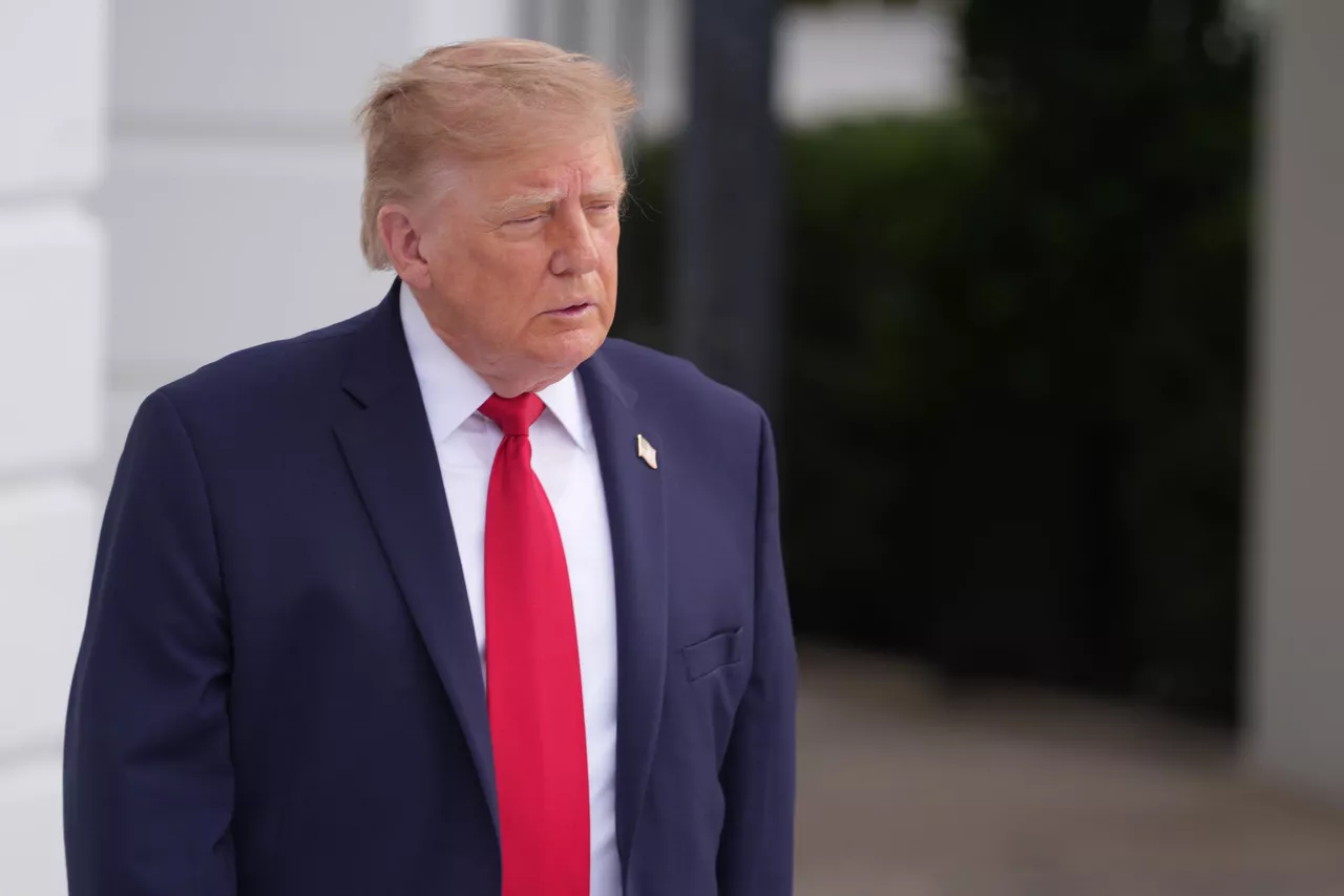 AME670. WASHINGTON (ESTADOS UNIDOS), 26/09/2026.- El presidente de Estados Unidos Donald Trump habla desde la Casa Blanca este sábado en Washington (EE.UU.). Trump declaró que habló con la presidenta encargada venezolana, Delcy Rodríguez, sobre la celebración de elecciones en Venezuela durante su reunión del martes en Nueva York. EFE/ Octavio Guzmán
