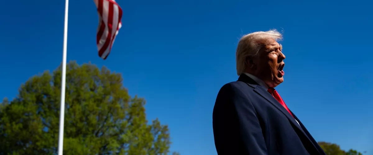 WASHINGTON (United States), 12/04/2026.- US President Donald Trump speaks to the media before departing the White House en route to Miami, Florida, in Washington, DC, USA, 11 April 2026. EFE/EPA/BONNIE CASH / POOL
