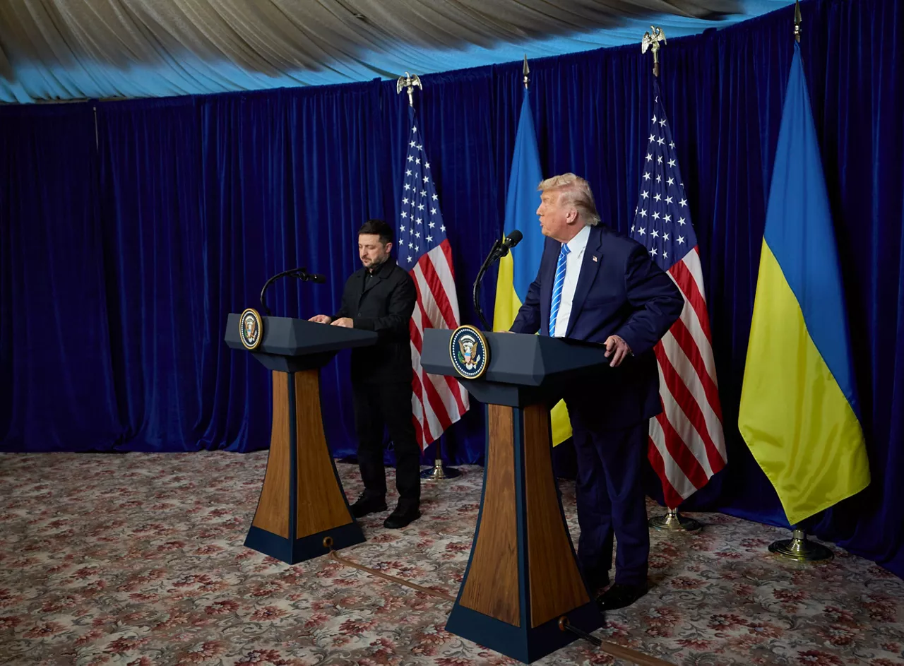 Palm Beach (United States), 28/12/2025.- A handout picture made available by the Presidential Press Service shows US President Donald Trump (R) and Ukrainian President Volodymyr Zelensky (L) attending their joint press conference in Palm Beach, Florida, USA, 28 December 2025. (Ucrania) EFE/EPA/PRESIDENTIAL PRESS SERVICE / HANDOUT HANDOUT EDITORIAL USE ONLY/NO SALESHANDOUT EDITORIAL USE ONLY/NO SALES
