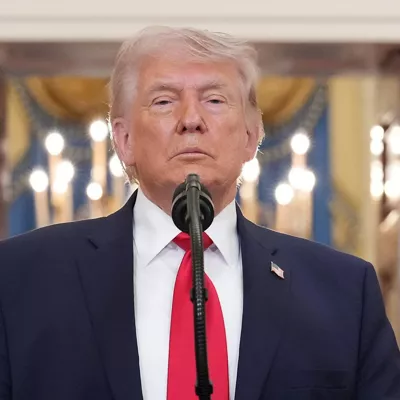 FOTODELDIA Washington, 01/04/2026.- El presidente estadounidense, Donald Trump, aseguró este miércoles en un discurso televisado a la nación que ha despertado gran expectación que su país ha logrado "victorias rápidas, decisivas y abrumadoras" en Irán desde que comenzó a realizar ataques contra la República Islámica el pasado 28 de febrero EFE/ALEX BRANDON / POOL
