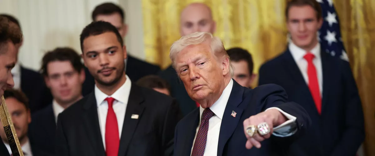 Washington (United States), 15/01/2026.- US President Donald Trump wears championship rings during an event honoring the 2025 Stanley Cup Champions, The Florida Panthers, in the East Room of the White House, in Washington, DC, USA, 15 January 2026. EFE/EPA/Samuel Corum / POOL
