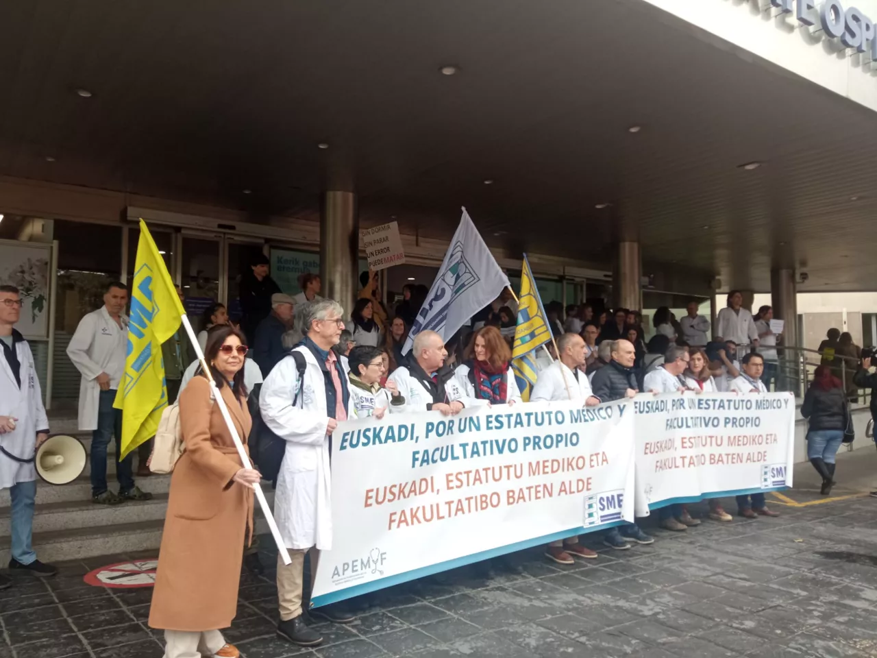 medikuak greba huelga médicos txagorritxu