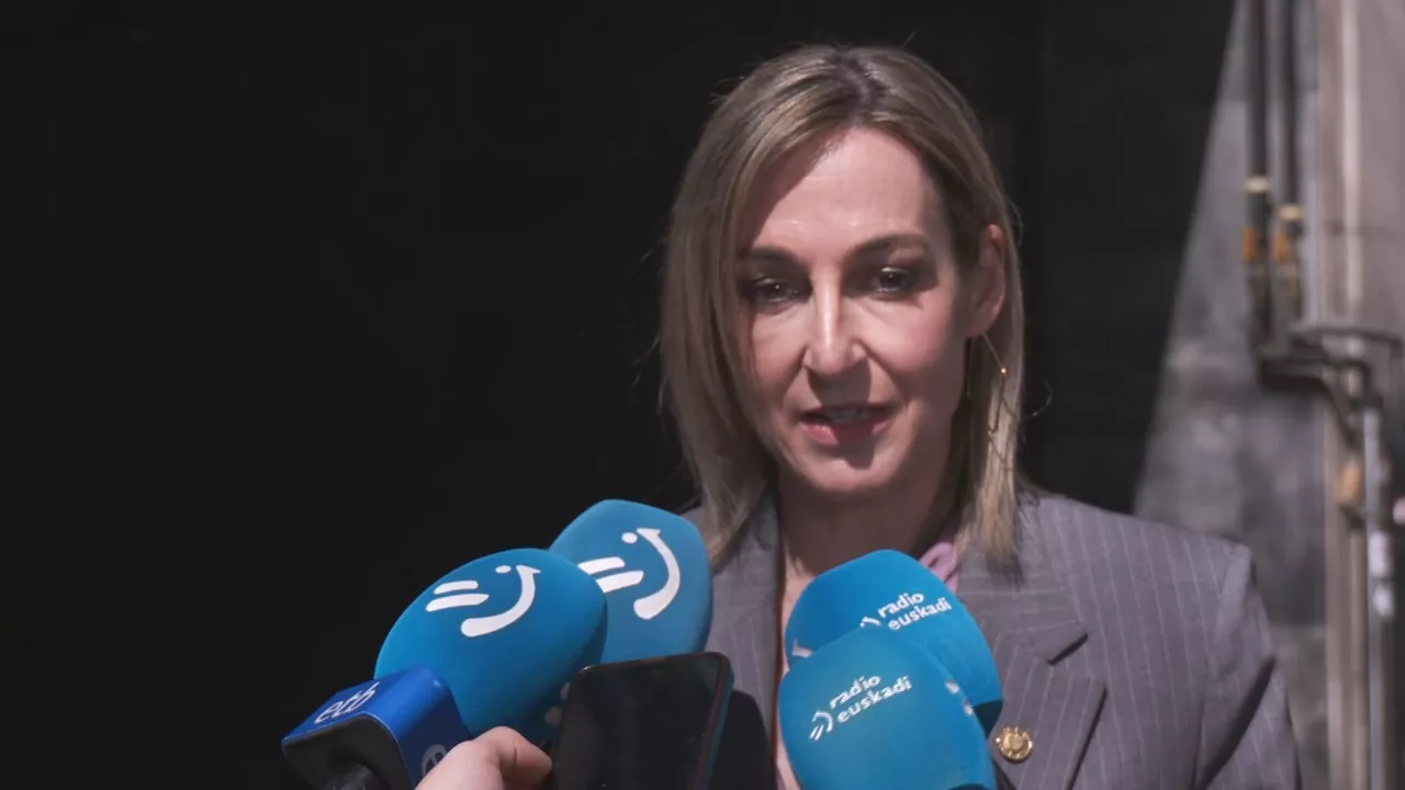 Maria Ubarretxena Eusko Jaurlaritzako sailburua, aireportuen kudeaketari buruz