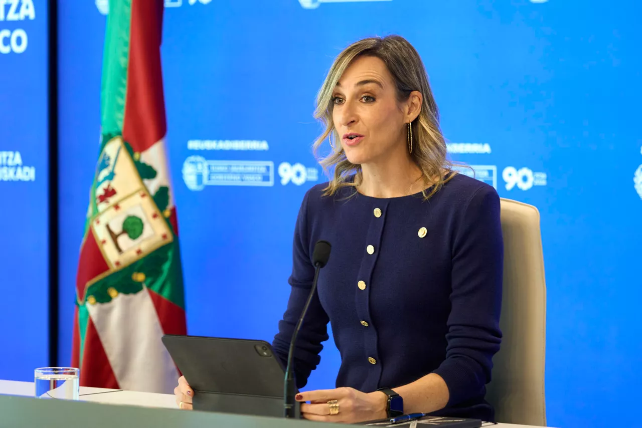 GRAFCAV907. VITORIA (ESPAÑA), 20/10/2026.- La portavoz del Ejecutivo autonómico, Maria Ubarretxena, da cuenta este martes de los temas tratados en el Consejo de Gobierno Vasco y responde a preguntas sobre la actualidad. EFE / L. Rico

