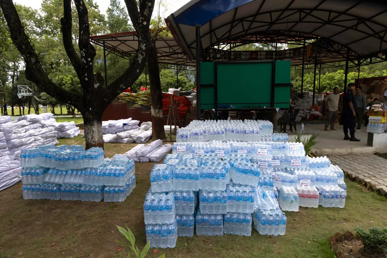 Nuwakot (Nepal), 28/08/2026.- Bottled water and other relief materials await to be dispatched from the helipad of the Army Operations Center in Nuwakot district, Nepal, 28 August 2026. More than 460 people have died and hundreds remain missing across northern Nepal after a suspected glacial collapse and avalanche triggered flash floods and mudslides along the Bhotekoshi and Trishuli river valleys near the Nepal-Tibet border, causing widespread destruction to settlements and infrastructure, according to local authorities. (Inundaciones, Avalancha) EFE/EPA/NARENDRA SHRESTHA

