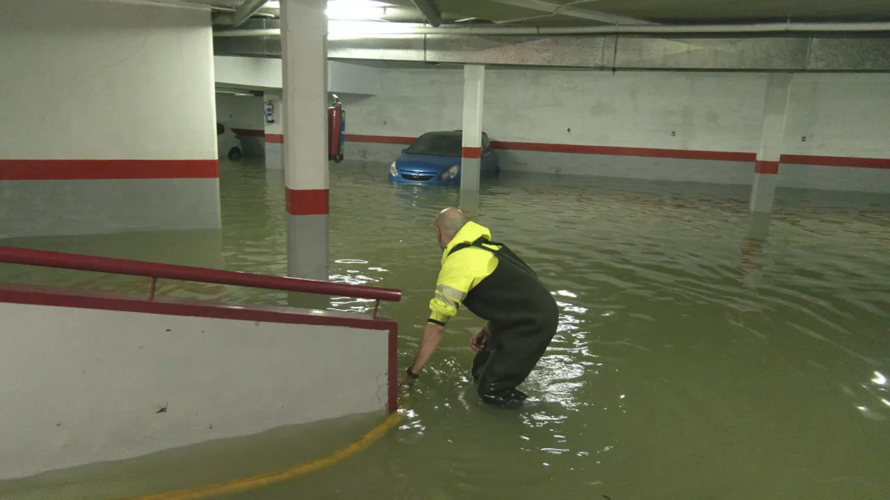 Behin egoerak hobera eginda, garbiketa lanei ekin diete inguru kaltetuenetan