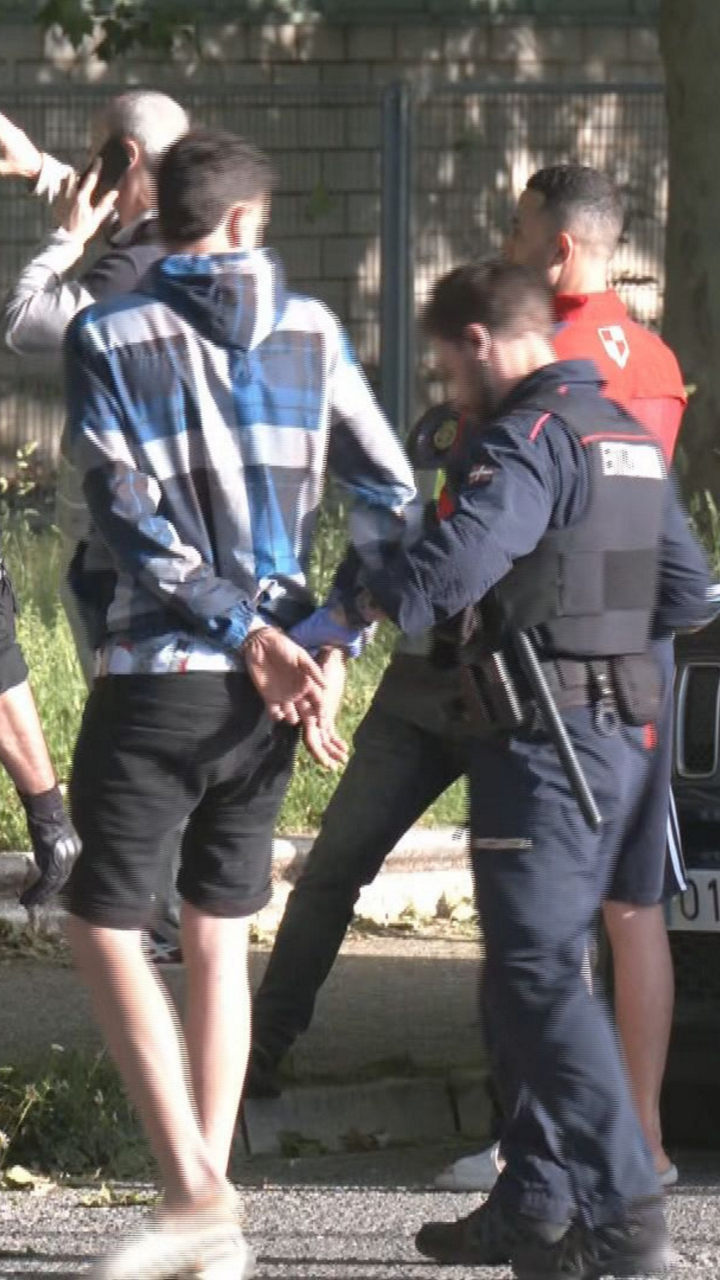 Ertzaintza y Policía Local desalojan las fábricas okupadas de URSSA y EGA en Vitoria-Gasteiz