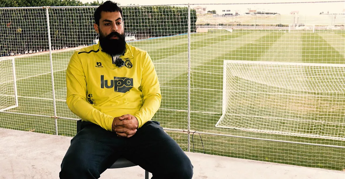 Asier Villalibrek Racingen jokatzen du denboraldi honetan, eta nola sentitzen ari den kontatzeko elkarrizketa eskaini du.