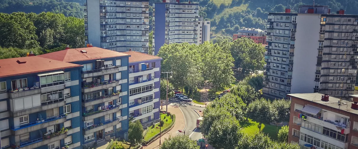 vivienda-alquiler-edificios-eraikinak-hiria-etxebizitza-alokairua
