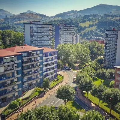 vivienda-alquiler-edificios-eraikinak-hiria-etxebizitza-alokairua