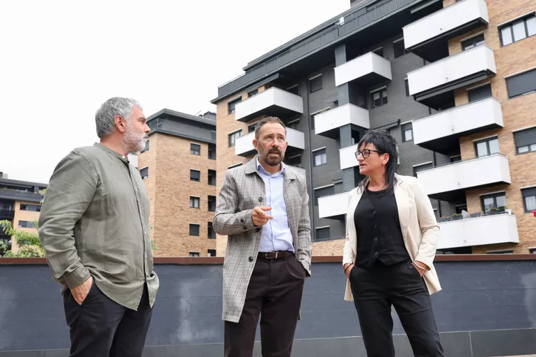 Denis Itxaso, Conseiller au logement et à l'agenda urbain, à Astigarraga. Photo : Irekia