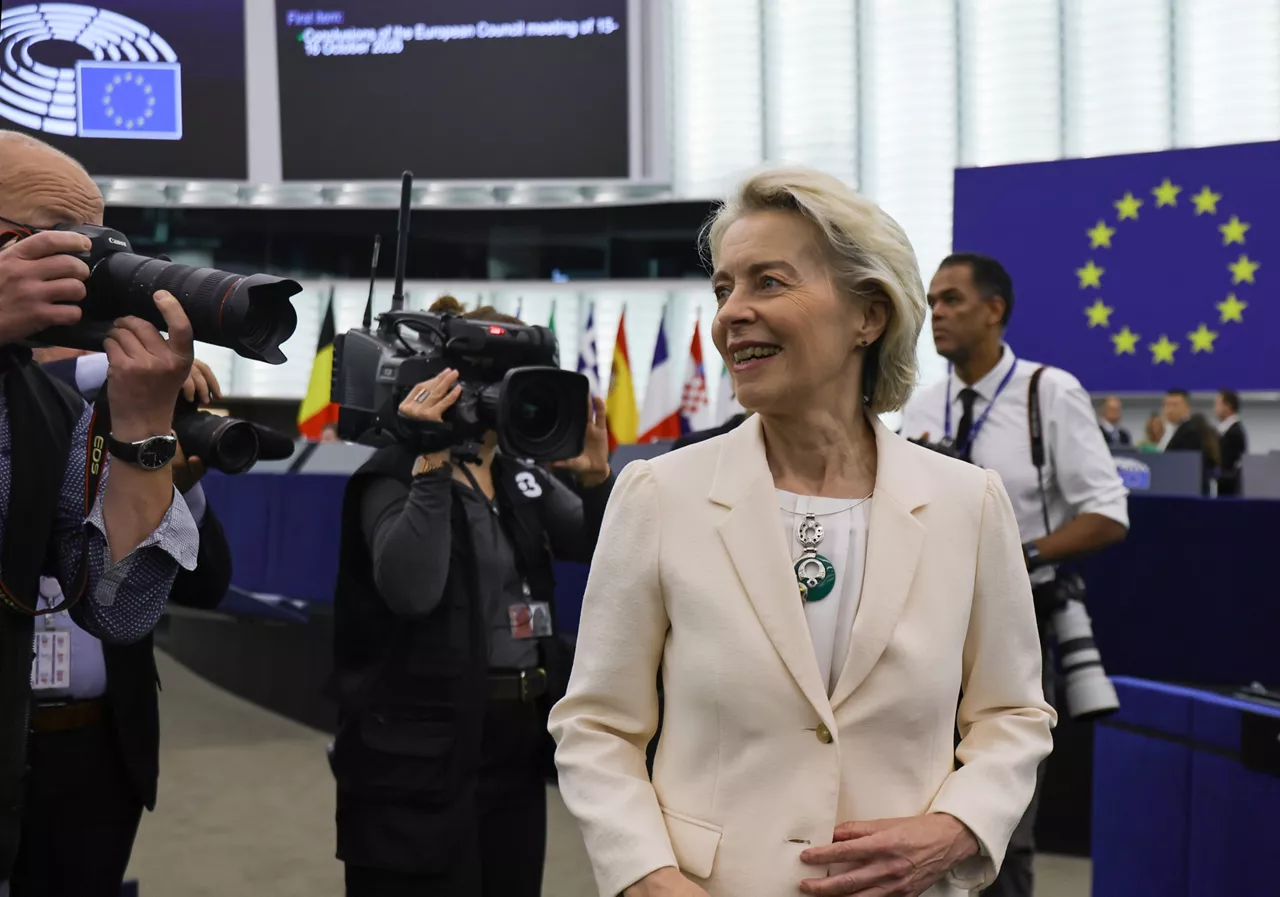 STRASBOURG (France), 21/10/2026.- European Commission President, Ursula von der Leyen prior to a debate on 'Conclusions of the European Council meeting of 15-16 October 2026' at the European Parliament in Strasbourg, France, 21 October 2026. The current plenary session runs from 19 until 22 October 2026. (Francia, Estrasburgo) EFE/EPA/RONALD WITTEK
