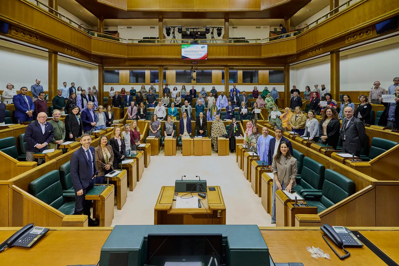 El Parlamento Vasco conmemora el 50 aniversario de la proclamación de la República Árabe Saharaui Democrática