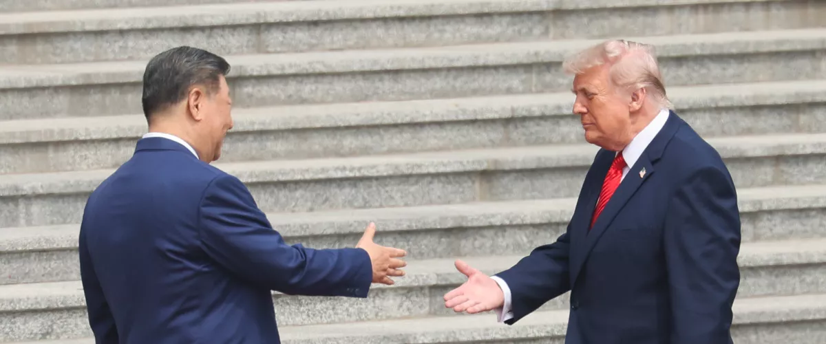 BEIJING (China), 14/05/2026.- Chinese President Xi Jinping greets U.S. President Donald Trump during a welcome ceremony at the Great Hall of the People in Beijing, China, 14 May 2026. EFE/EPA/Maxim Shemetov / POOL

