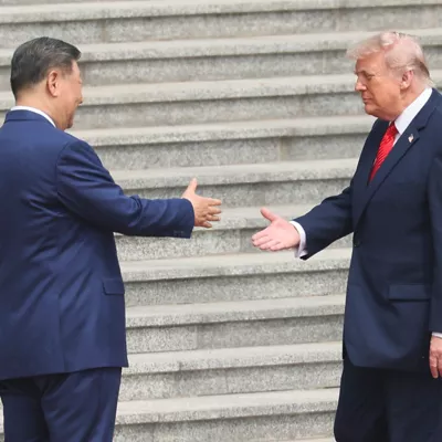 BEIJING (China), 14/05/2026.- Chinese President Xi Jinping greets U.S. President Donald Trump during a welcome ceremony at the Great Hall of the People in Beijing, China, 14 May 2026. EFE/EPA/Maxim Shemetov / POOL
