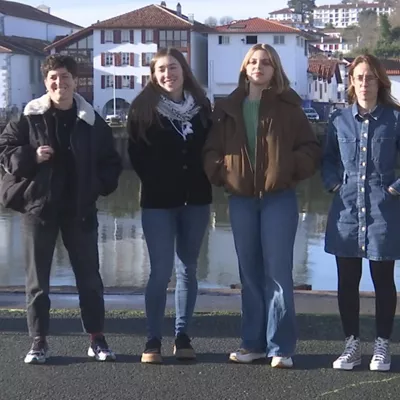 Miren Artetxe Sarasola, Maddi Ane Txoperena Iribarren, Irantzu Idoate Funosas, Maddalen Arzallus Antia, Aitor Servier Etxexuri eta Elixabet Etxandi Goienetxe.