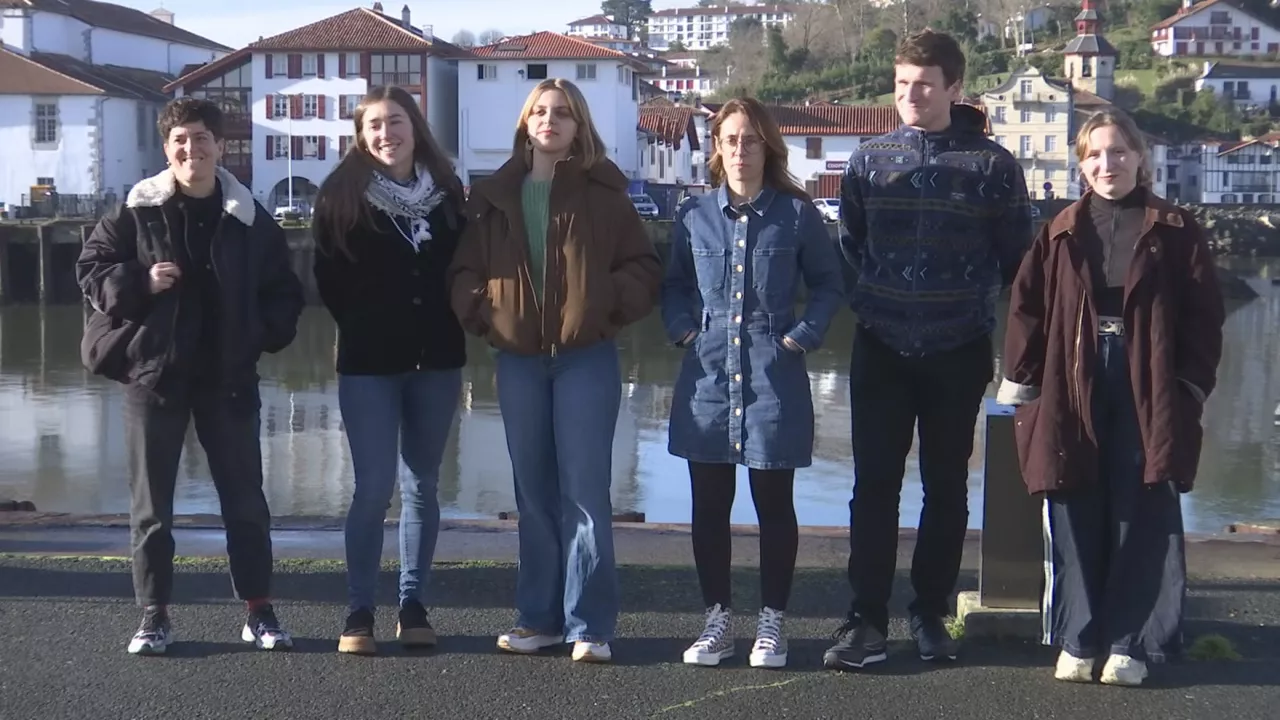 Miren Artetxe Sarasola, Maddi Ane Txoperena Iribarren, Irantzu Idoate Funosas, Maddalen Arzallus Antia, Aitor Servier Etxexuri eta Elixabet Etxandi Goienetxe.