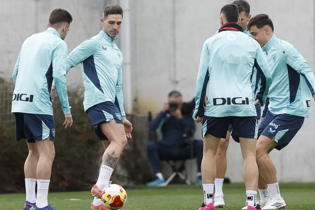 Yeray Alvarez, Athleticeko jokalaria, entrenatzera itzuli da