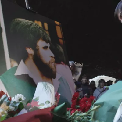 Mikel Zabalzaren gorpua aurkitu zuten lekuan emozio handiko ekitaldia egin dute senideek eta lagunek