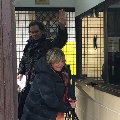 Jon Enparantza eta Arantza Zulueta Martutenen sartzen. Argazkia Maider Alustizarena da, Enparantzaren bikotearena