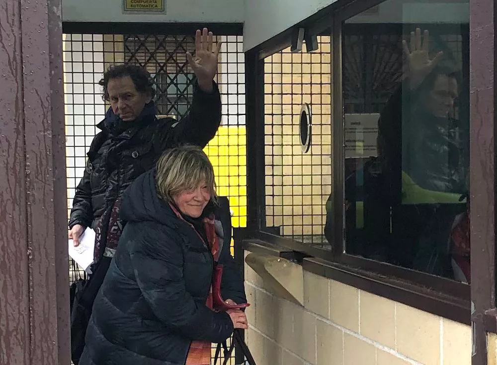 Jon Enparantza eta Arantza Zulueta Martutenen sartzen. Argazkia Maider Alustizarena da, Enparantzaren bikotearena